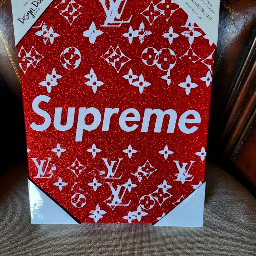 Supre wall decor